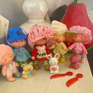 Original 1980s Strawberry Shortcake dolls and carrying case.